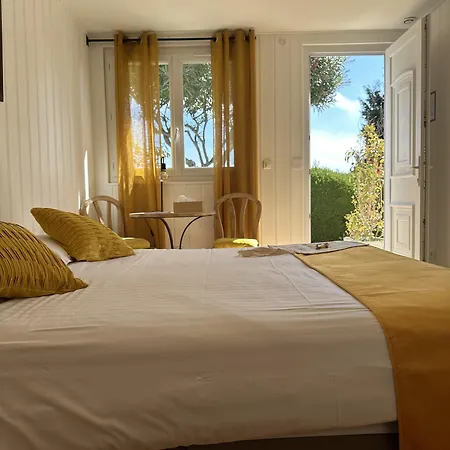 Hotel La Fiancee Du Pirate 3*