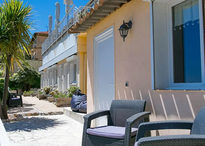 La Fiancée Du Pirate Hotel 3*