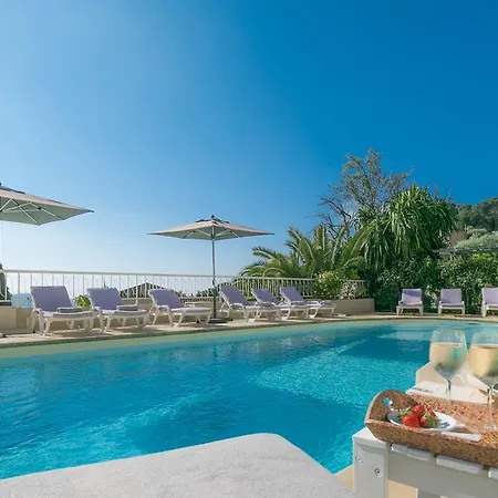 Hotel La Fiancee Du Pirate 3*
